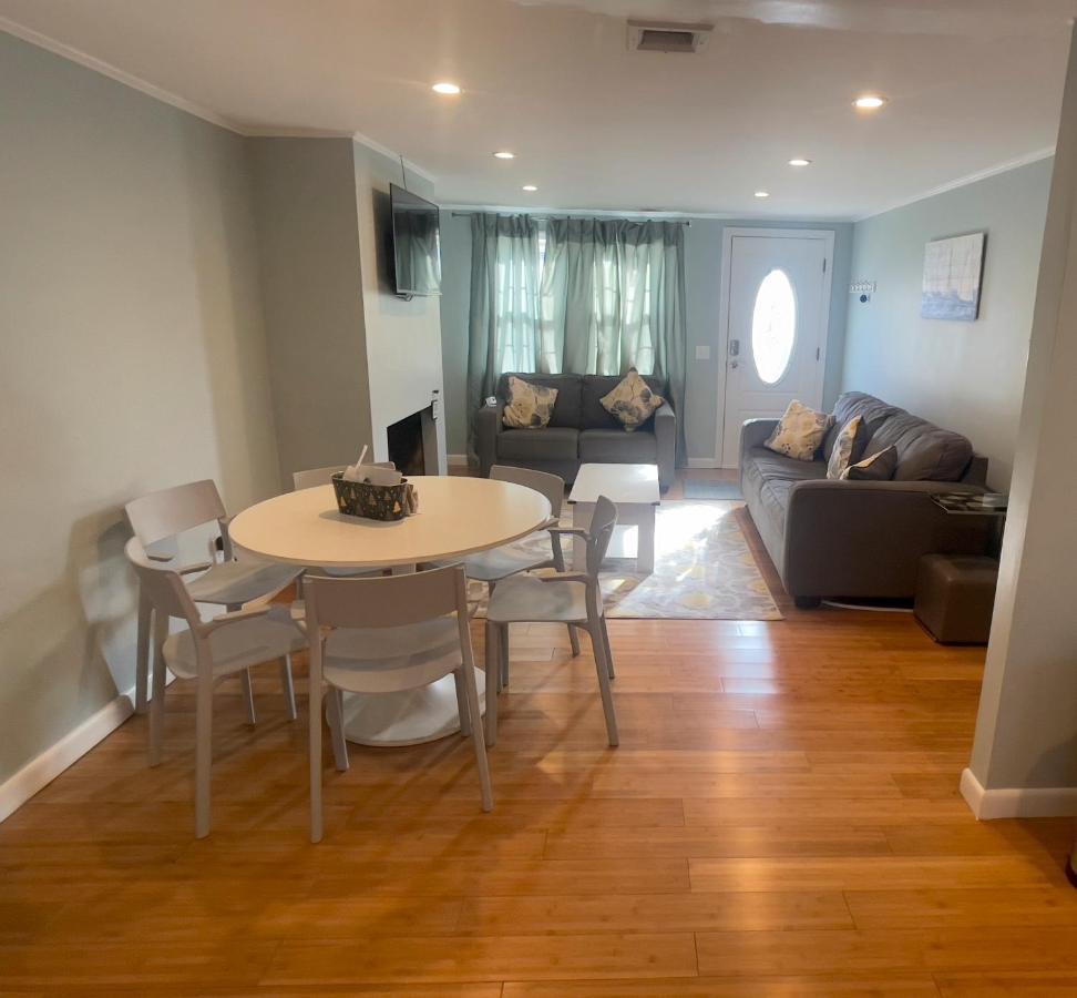 Seaside Serenity, Just A Block /0.1 Mile Away From The Beach Yarmouth Port Екстериор снимка